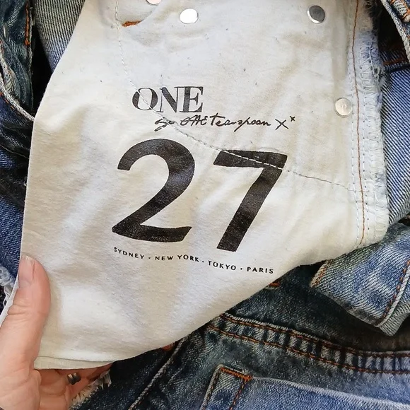 One Teaspoon Distressed DenimShorts Size 27 - Picture 6 of 6